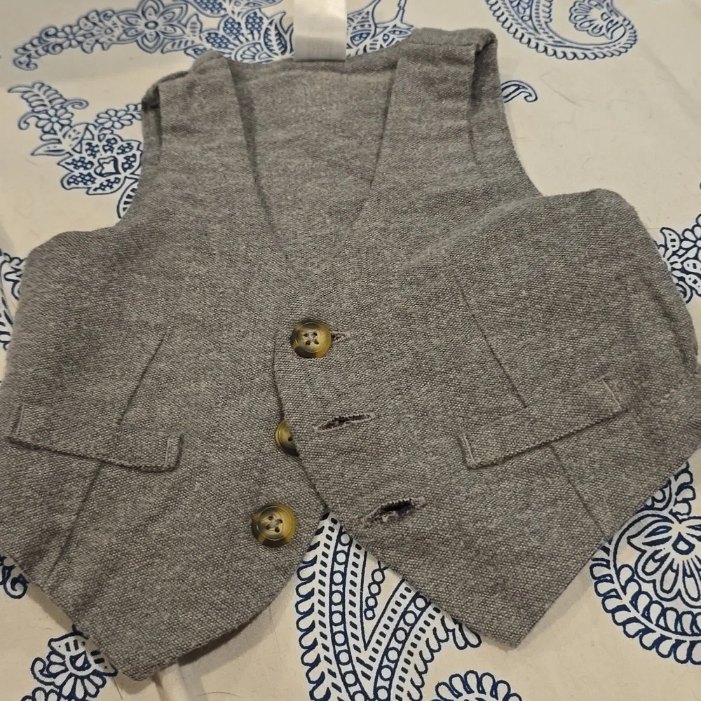 ❤️10/$13 Nwot carter's gray dressy vest